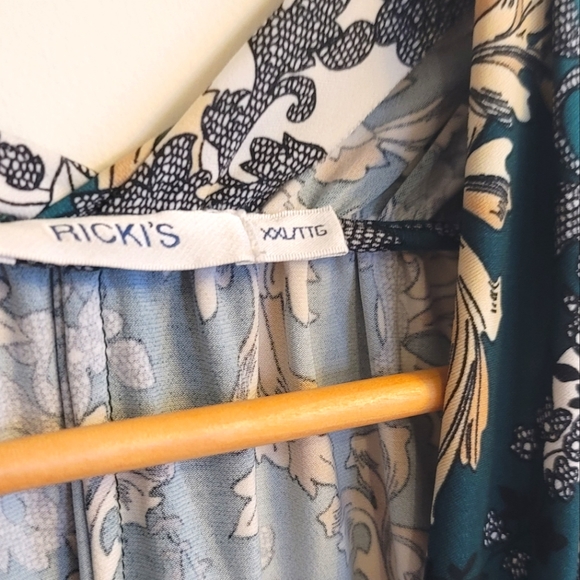 Baroque-style Dressy Top - Picture 3 of 6